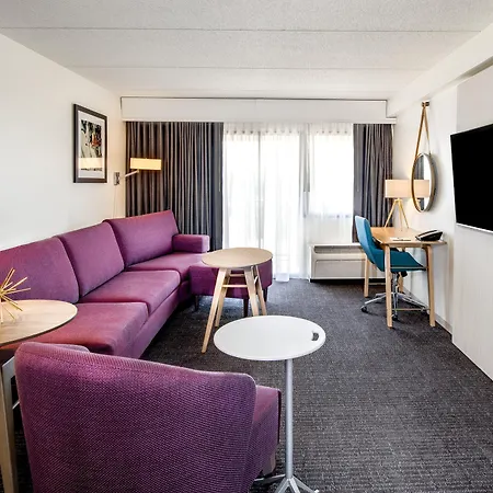 Crowne Plaza Milwaukee South By Ihg Hotel Exterior photo