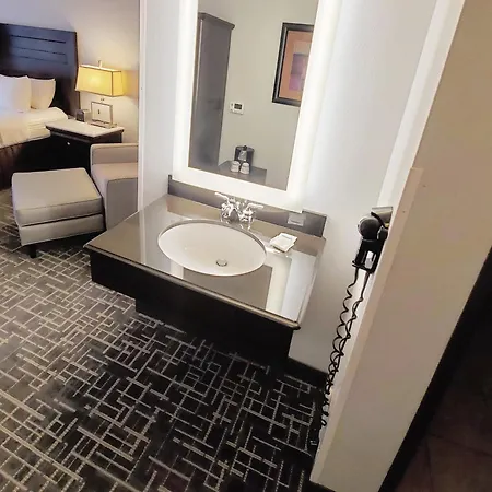 Crowne Plaza Milwaukee South By Ihg Hotel Room photo